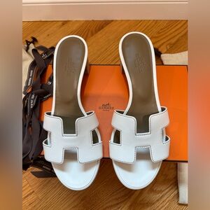 Authentic HERMES white  OASIS SANDAL SIZE 6.5